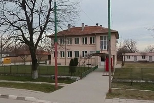 Кметството в Момино село. Снимка: Google Street View