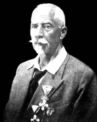 Тодор Йончов, декориран с медали за заслуги към науката.