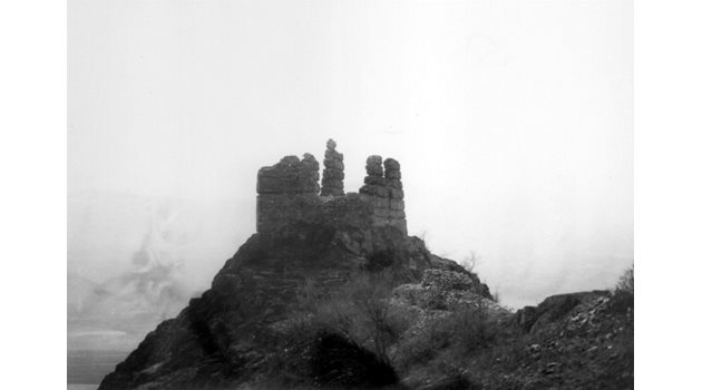 Средновековната крепост над село Анево
