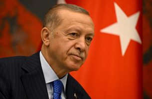 Ердоган и Риши Сунак обсъдиха по телефона задълбочаването на отношенията между двете страни