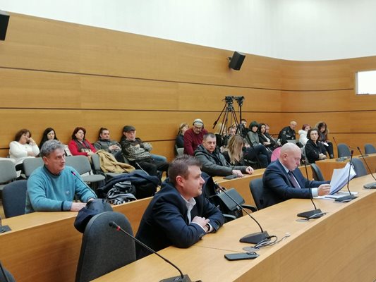Малко граждани присъстват на общественото обсъждане за реконструкцията на Дондуковата градина и довършването на зоопарка в Пловдив.