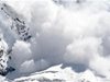 Открит е затрупаният от лавина мъж в Рила планина, борят се за живота му