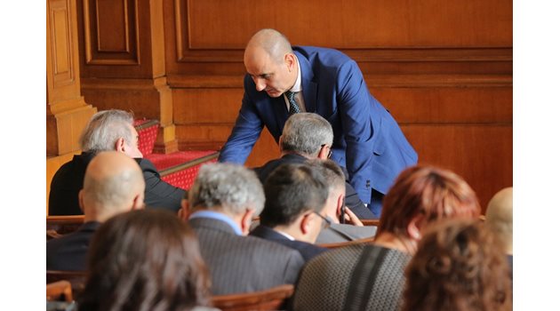 Цветан Цветанов в парламента СНИМКИ: Румяна Тонева