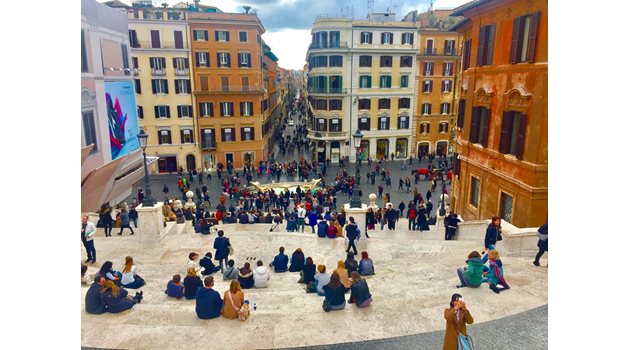 Стълбището на Испанския площад в Рим е под протекцията на ЮНЕСКО СНИМКИ: Виолина Христова