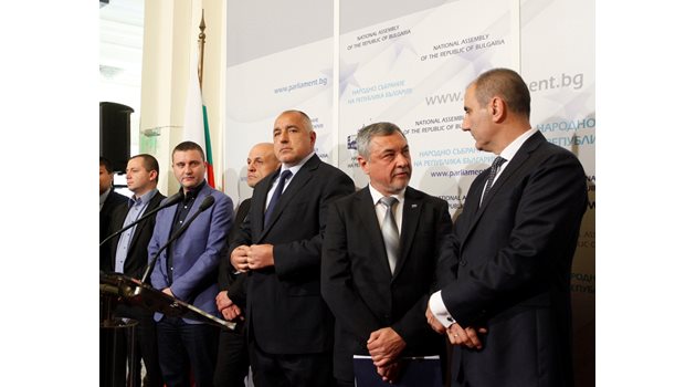На 13 април Борисов, Цветан Цветанов, Томислав Дончев, Владислав Горанов и Валери Симеонов обявиха, че ще управляват пълен мандат.