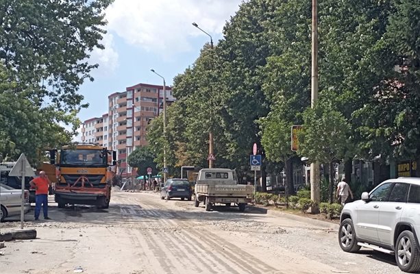 В последен етап навлиза смяната на ВиК мрежата
по бул. „България“ в Търново