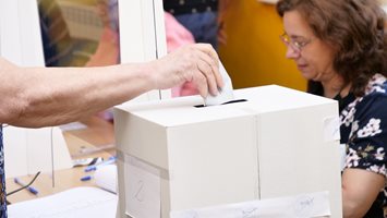 COVID болни или контактни могат да подават заявления за гласуване с подвижна урна