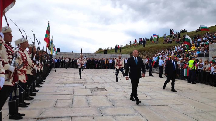 Румен Радев говори на връх Шипка и каза, че няма да допуснем да отнемат Трети март.