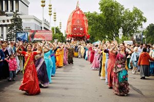 Отменихa индийски фестивал в Петрич след остра реакция от църквата и партия