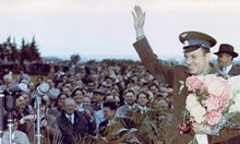 Как посрещнаха Гагарин в София