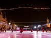 В пика на пандемия в Москва отвори най-голямата ледена пързалка на открито