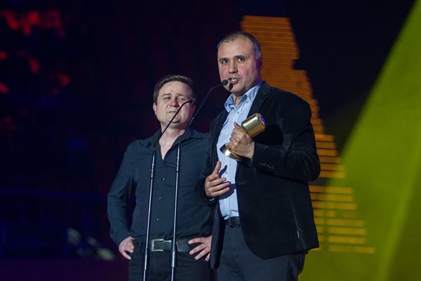 Евгени Димитров благодари за наградата от името на колегите си