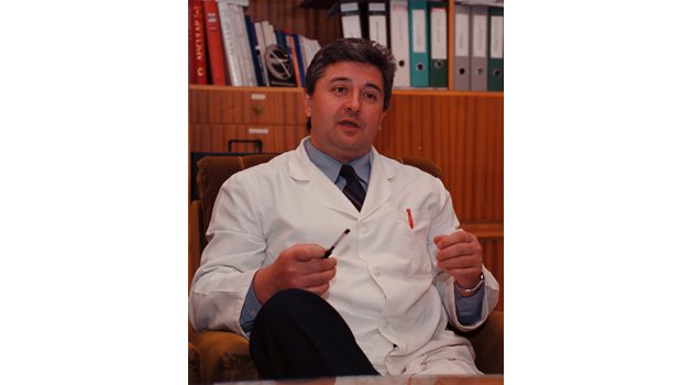 Д-р Методи Янков е бил на различни ръководни позиции.