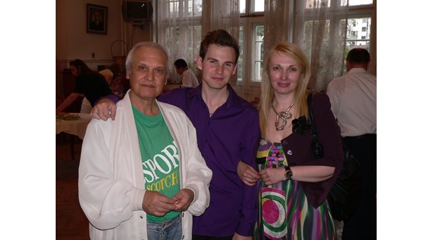 Кристиян с баща си Борис и майка си Елжбета   СНИМКИ: ЛИЧЕН АРХИВ