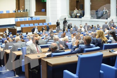 Депутатите приеха на на второ четене Закона за българския жестов език.
