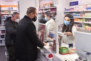 Търговци на едро крият лекарства в складове, а в аптеките ги няма (Обзор)