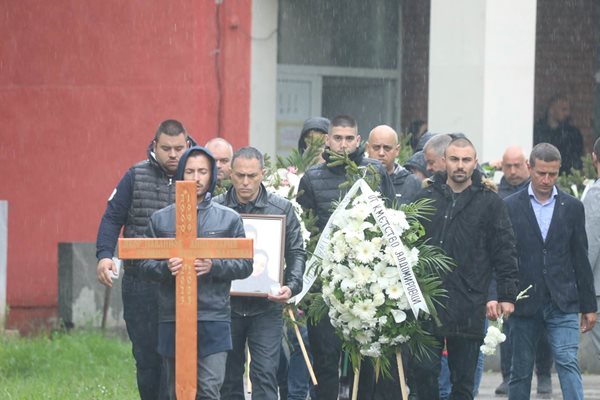 Погребението на Ани Явор
Снимка: Николай Литов