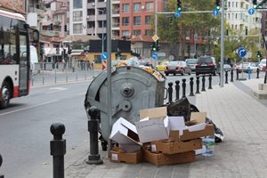 Тройно скача паркомястото пред блока в Пловдив, вдигат и такса "Смет"