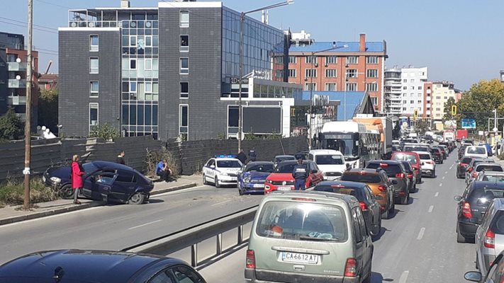 Движението в района на "Симеоновско шосе" е затруднено СНИМКА: Катастрофи в София/Zdravko Milev