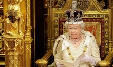 Защо Елизабет II не е трябвало да стане кралица