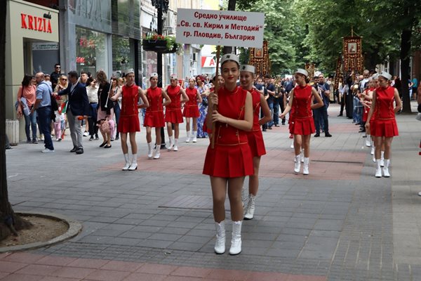 И тази година мажоретки ще предвождат празничното шествие на 24 май в Пловдив.