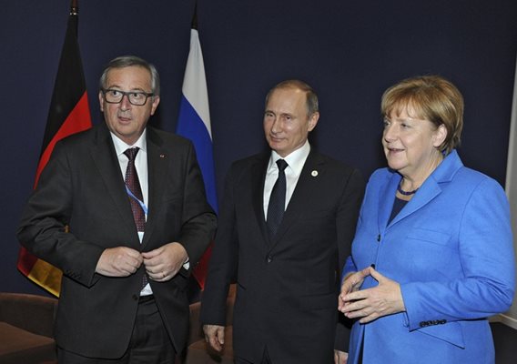 Шефът на Еврокомисията Жан.Клод Юнкер, руският президент Владимир Путин и .германският канцлер Ангела Меркел са сред участниците в срещата за климата в Париж.