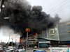 Десетки загинаха при пожар в мол във Филипините (Снимки)