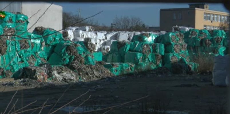 Част от боклука от Италия, складиран в депото в Плевен, е там още от 2014 г. КАДЪР: БНТ