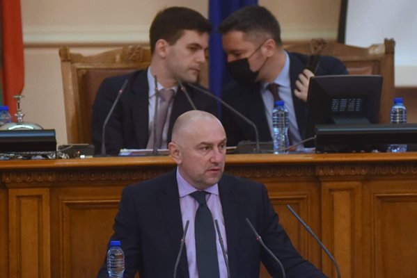 Шефът на бюджетната комисия Любомир Каримански. 

Снимка: Велислав Николов 