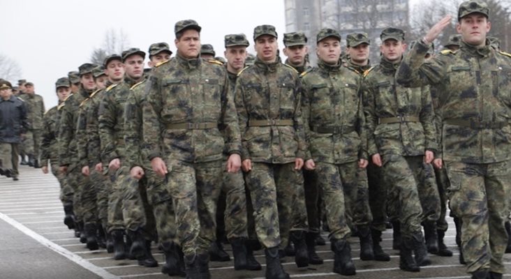 В началото на януари 130 доброволци за резерва облакоха военните униформи за първи път.

СНИМКА: ГЕОРГИ КЮРПАНОВ
