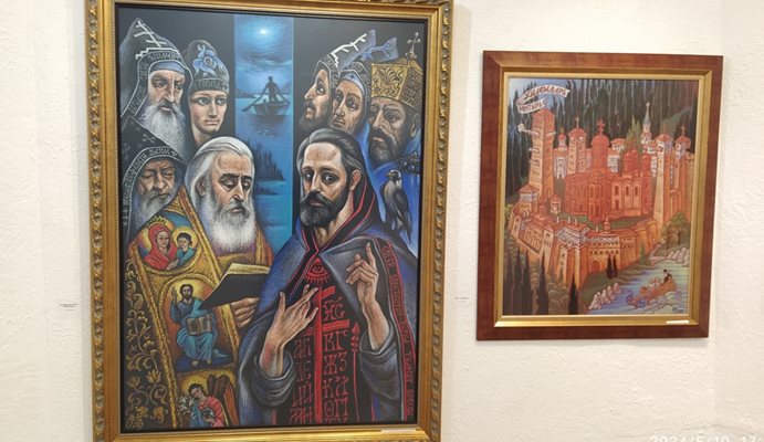 Картината "Св. св. Седмочисленици и цар Борис Първи" е в центъра на изложбата.
