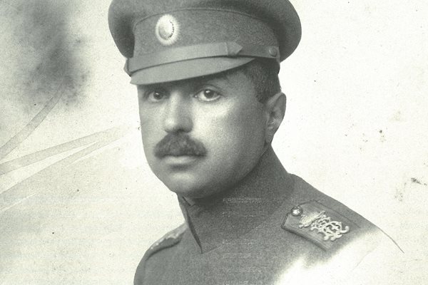 Фабрикантът Иван Балабанов в офицерска униформа.