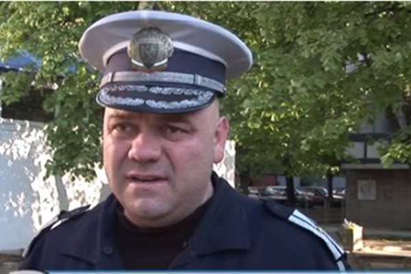 Началникът на КАТ в Казанлък Тодор Николов  Кадър: youtube/pressTV