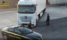 В Рим арестуваха македонски шофьор на български тир с 650 кг дрога. На черния пазар хашишът можело да донесе печалби за над 6 млн. евро