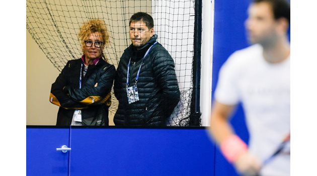 Родителите на Григор Димитров Мария и Димитър гледат тренировката му в Лондон. Снимка: Любомир Асенов/LAP.BG