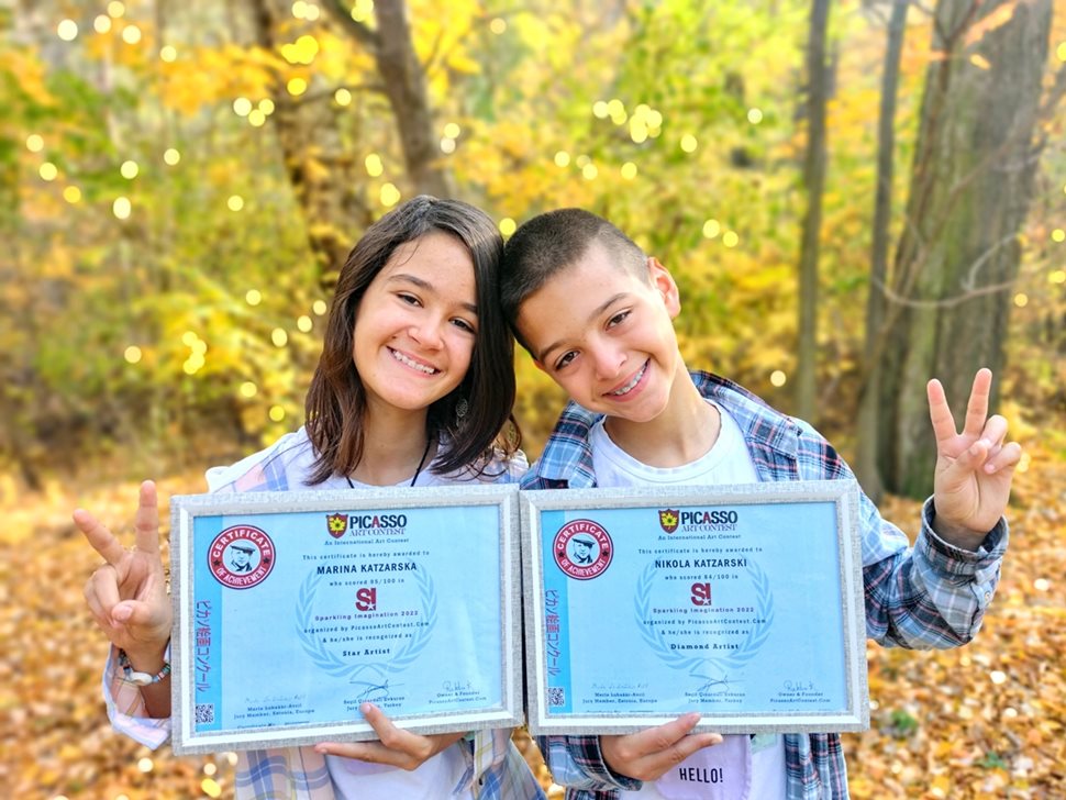 Пано на 12-годишния Никола полита в Космоса, а сестра му Марина печели фотоконкурси