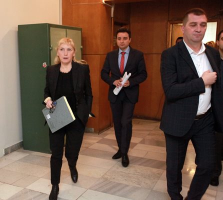 В последните месеци Елена Йончева  се превърна в острието на БСП.