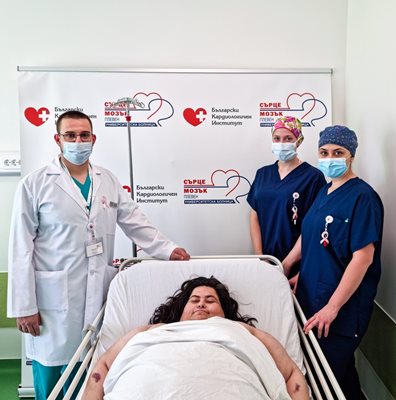  Медици спасяват жената с множество заболявания и свръхтегло

СНИМКИ: Болница "Сърце и мозък"

