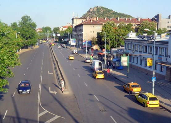 Част от ключовия пловдивски булевард ще бъде затворена за 4 месеца.