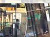 Заснеха двойка, правеща секс на автобусна спирка в Англия (Видео)
