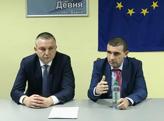 Кметът на Девня Свилен Шитов се срещна с кмета на Варна Иван Портних (вляво). Снимка Авторката