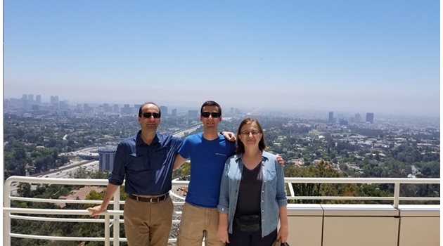 Семейство Велеви в Лос Анджелис.