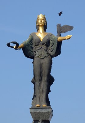 Статуята “Св. София”