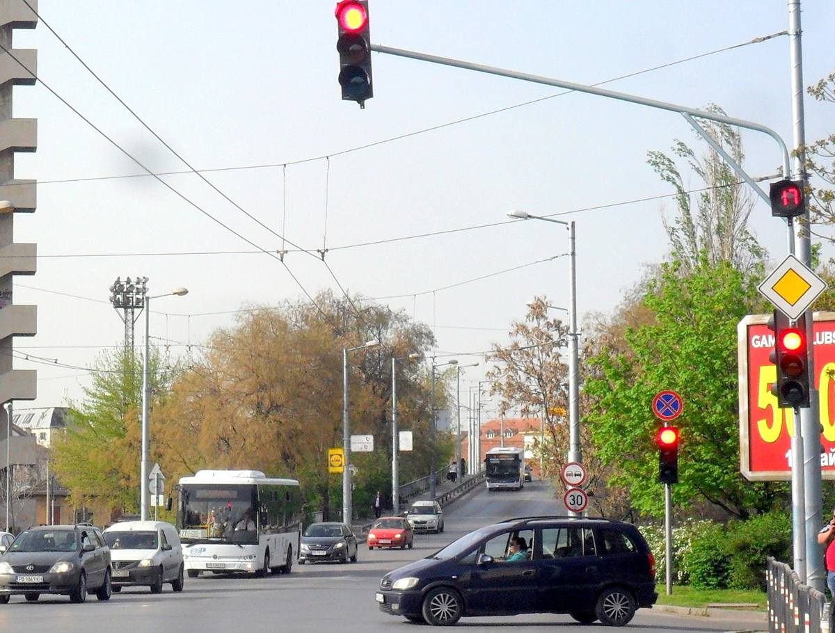 Затварят Бетонния мост в Пловдив в 12 часа, но автобусите с нови маршрути от сутринта