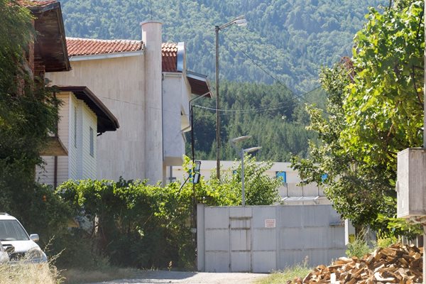 Имението в село Ресилово, което обитаваха Братя Галеви, преди да изчезнат