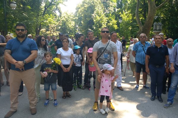 Пловдивчани бяха довели децата си на поклонението