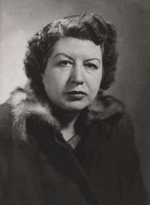 Свекървата на Мутафова поетесета Мария Грубешлиева е съпруга на писателя Камен Зидаров.