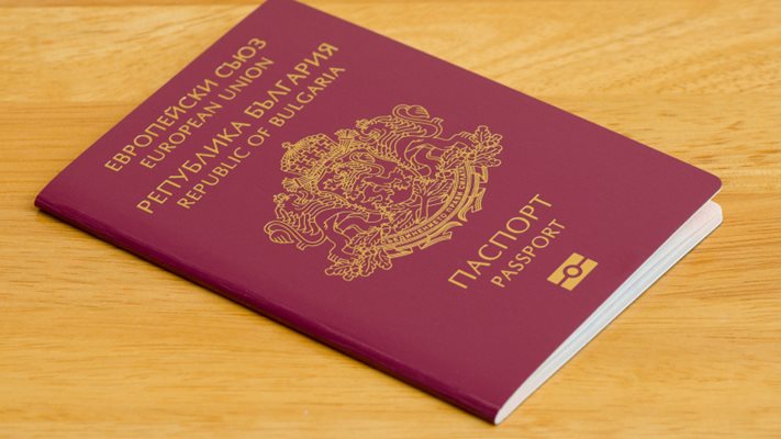 Паспортите остават задължителни за някои нашенци