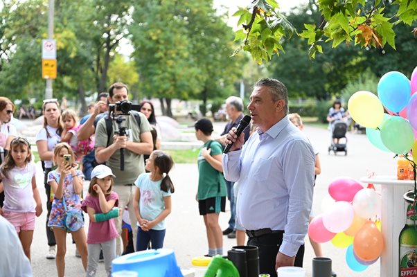 Кметът на столичния район "Красно село" арх. Румен Русев благодари на децата и родителите им, че са уважили забавлението, организирано от него.