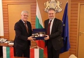 Вътев и унгарският посланик обсъдиха лицензионния режим за селскостопански внос от Украйна